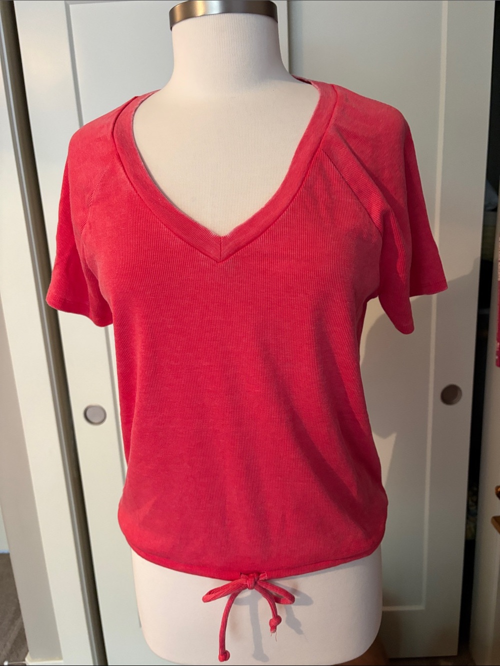 Chaser Pink V-Neck Short Sleeve drawstring hem knit top. NWT.